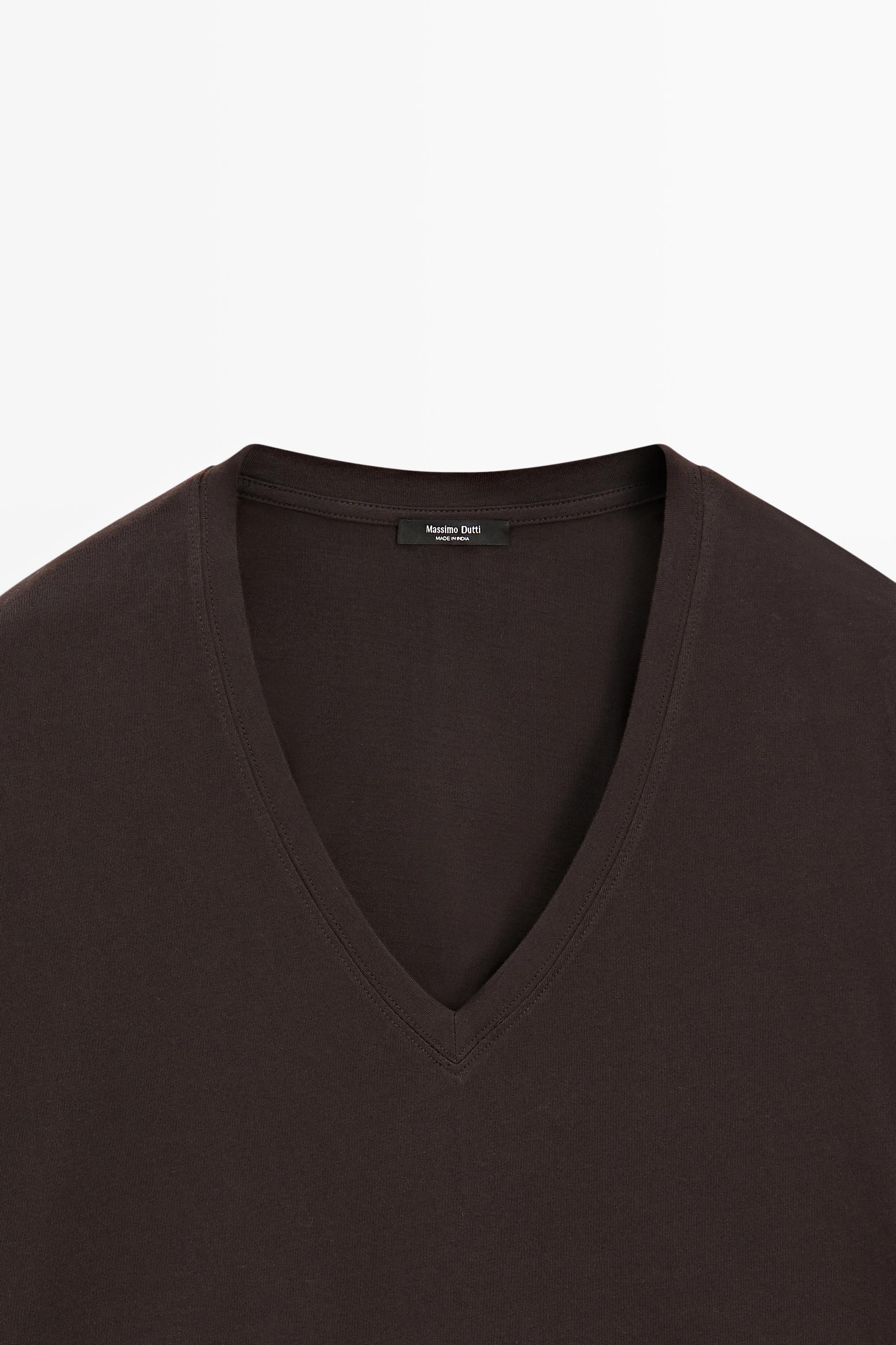Flowing cropped fit V-neck T-shirt